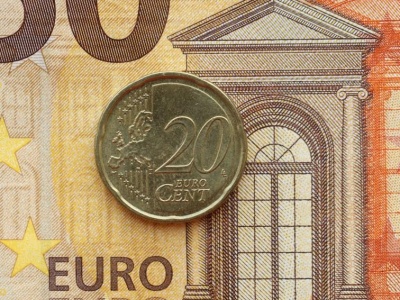 Europejskie maszyny przemysłowe próbują włączyć pierwszy bieg. Niemcy i Francja jeszcze nie odpaliły