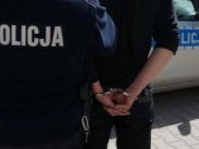 Szokujące zajście w kościele w Olsztynie. Mężczyzna zniszczył zabytkowy krzyż i pluł na ołtarz