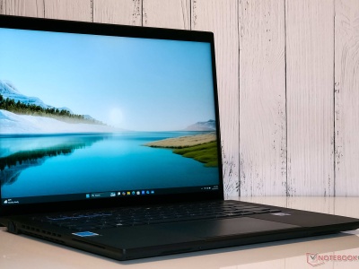 Recenzja laptopa Asus ExpertBook B5 B5404CMA: Atrakcyjny laptop biznesowy z całodziennym czasem pracy na baterii, który pomija jeden ważny aspekt