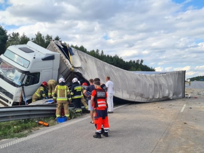 Groźny wypadek na A1 z udziałem ciężarówki. Lądował śmigłowiec LPR