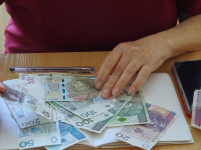 Seniorzy mają czas do końca miesiąca. Inaczej 350 zł z ZUS przejdzie im koło nosa
