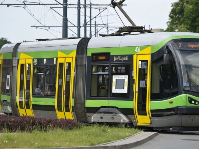 Tramwaj na tym skrzyżowaniu kasuje wszystkie zasady. Obowiązuje jedna, najważniejsza