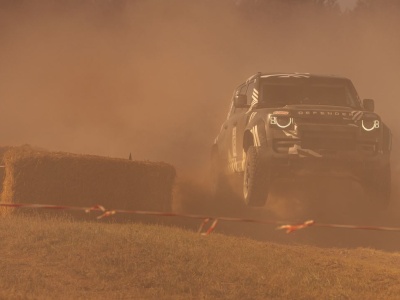 Tak wygląda terenowa bestia Brytyjczyków! Defender D7X-R pokazany publicznie