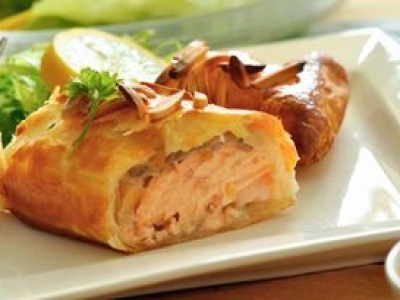 Biorę łososia i ciasto francuskie. Przepis jest prosty, a efekt jak z najlepszej restauracji