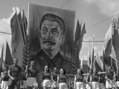 Komuniści na początku się maskowali. Bierut nawet się przeżegnał