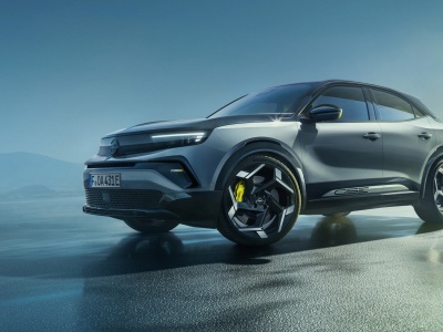 Tym elektrykiem zechcesz „depnąć” nie raz. Nowy Opel Mokka GSE