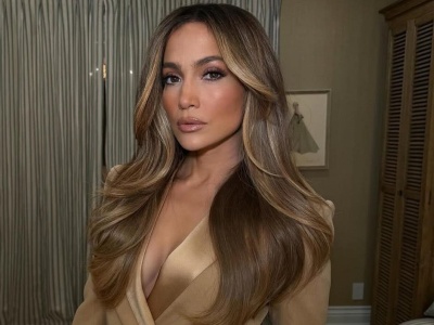 Jennifer Lopez przyłapana na lotnisku w Polsce. Uwagę kradnie szczegół na jej dłoniach