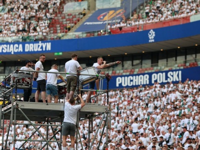 Kibice Legii Warszawa zawiesili strajk. Zarząd odkupił winy?