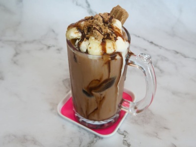 Jak zrobić domowe frappe w 3 minuty? Prosty przepis na ratunek w gorące dni