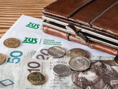 370 zł co miesiąc. 715 tys. Polaków już otrzymało nowe świadczenie