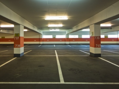 Trawniki drżą ze strachu, a deweloperzy z ekscytacji. Nowe prawo przyjęte. Nie będziesz miał gdzie zaparkować