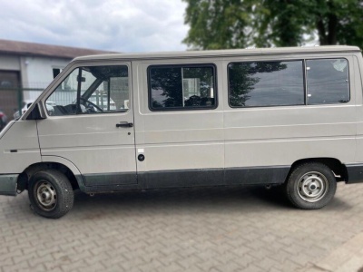 Używany Renault Trafic I ph2 rocznik 1989  z minimalnym przebiegiem na sprzedaż w Polsce