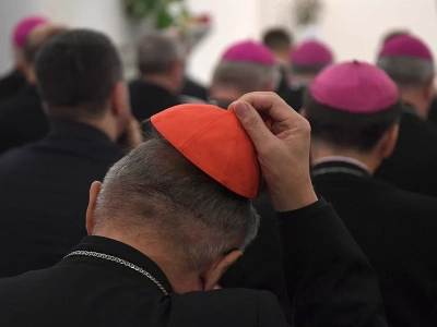 Kościół za bardzo ingeruje w politykę? Polacy zabrali głos