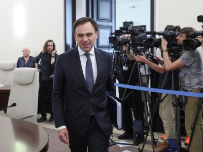 Dostał największą gospodarczą władzę od czasów Balcerowicza. I spadek od PiS-u. „Tylko frajerzy nie znajdą pieniędzy w budżecie” [OPINIA]