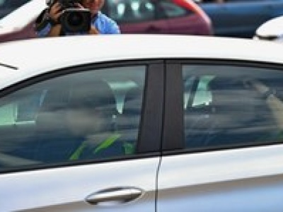Podpalone ciało mężczyzny na drodze. Zmiana zarzutu dla proboszcza