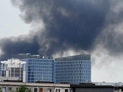 Duży pożar w Katowicach. Palą się podkłady kolejowe
