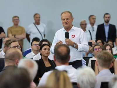 Asystentka Jońskiego do Tuska: Tych ludzi na wsi edukować. Są zabetonowani