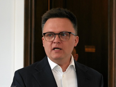 Hołownia tłumaczy się ze słów o 