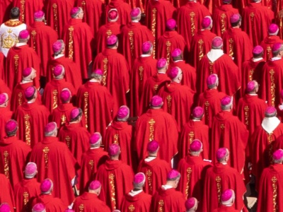 Kościół zbytnio ingeruje w politykę? Jednoznaczne wyniki sondażu