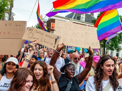 Tysiące osób na ulicach Amsterdamu. Przez stolicę Holandii przeszła Parada Równości