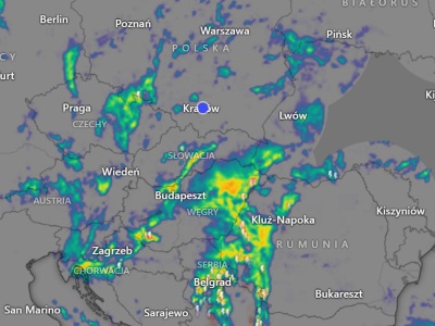 W kierunku Krakowa zbliża się strefa z intensywnymi opadami deszczu i burzami
