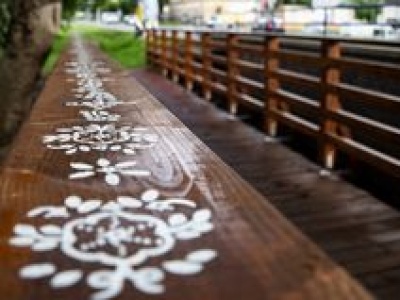 Mostek jak z bajki! W Wągrowcu powstała prawdziwa perełka folkowego designu