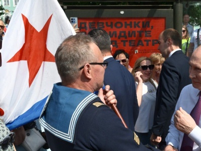 Putin bez parady morskiej. Jego wizycie w Petersburgu towarzyszył zmasowany atak ukraińskich dronów