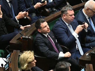 Najnowszy sondaż partyjny jak zimny prysznic dla polityków. Zmiany są ogromne