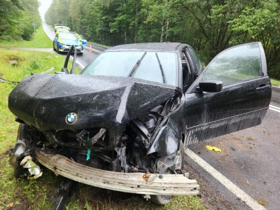 Kierowca BMW miał 3 promile i jechał bez prawa jazdy – rozbił się na DK16