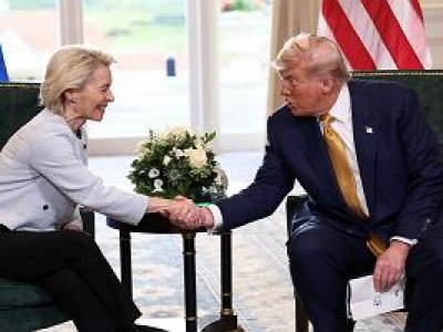 USA pomogą UE wyrzucić gaz i ropę z Rosji. Co tak naprawdę wynegocjowano z Trumpem na polach golfowych w Szkocji?