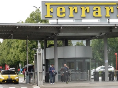 Ferrari testuje Xiaomi. Włosi biorą korepetycje z chińskiego