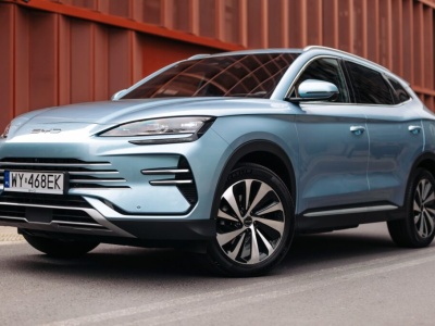 BYD już przeskoczył w Europie Hondę i Mitsubishi. Chińskie marki prą w górę. Ale głównie z modelami spalinowymi [JATO, ACEA]