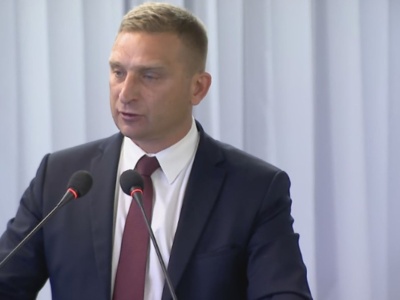 Komornik wszedł na konto Bąkiewicza. Babcia Kasia dostała przelew
