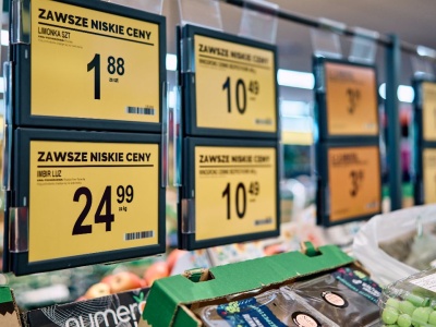Biedronka oszalała i rozdaje pieniądze. Klienci muszą tylko spełnić ten prosty warunek