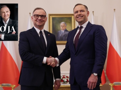 Prezydent wręczył egzemplarz 