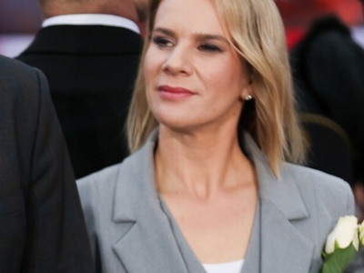 Marta Nawrocka w zjawiskowej kreacji ogłosiła o poranku dobrą nowinę. 