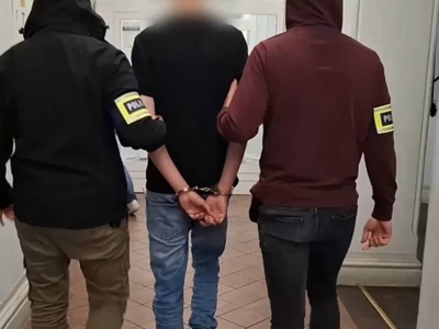 Banda nastolatków skatowała 70-latka na osiedlu w Olsztynie. Powód szokuje!