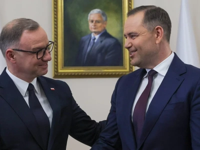 Duda wręczył Nawrockiemu prezent. 