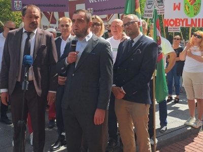 Małe gminy nie chcą do dużych miast. 