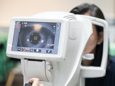Do optometrysty na NFZ. Zbada wzrok, dobierze okulary. Okuliści zajmą się chorobami oczu