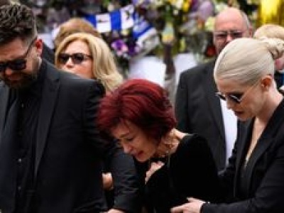 Zrozpaczona Sharon oddała hołd Ozzy'emu Osbourne'owi. Dzieci nie mogły powstrzymać łez
