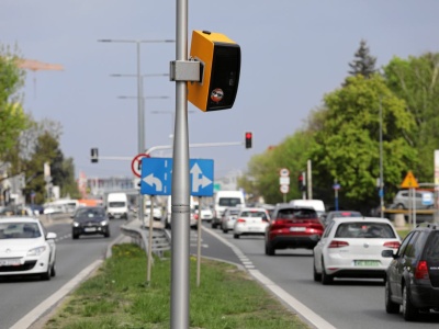 Wraca najsłynniejszy fotoradar w Polsce. Został dwukrotnie zniszczony, ile przetrwa tym razem?