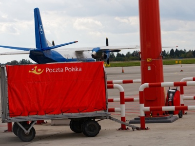 Minister piekli się na Pocztę Polską. Chodzi o śmieci z chińskich sklepów