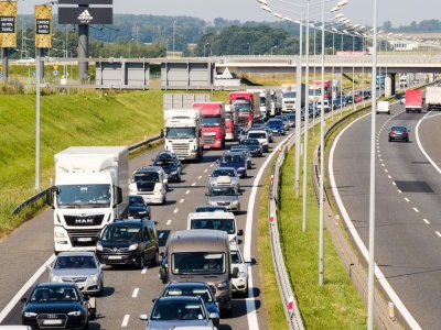 Wypadek na A4 z udziałem pojazdu wojskowego. Są ranni