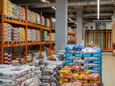Ceny materiałów budowlanych hamują. Wiemy, które produkty najmocniej tanieją