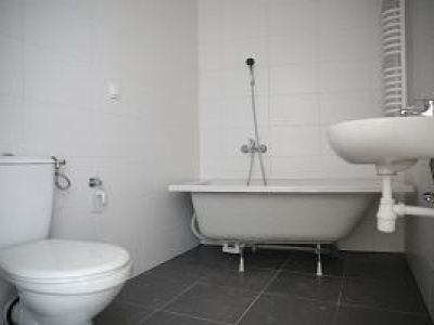 Przybywa Polaków, którzy wydają na mieszkanie ponad połowę pensji. Co piątej osoby nie stać na remont