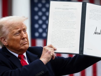 Trump podpisał dekrety o nowych cłach. Zwiększył je  m.in. Kanadzie i Szwajcarii