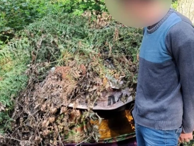 Poszukiwany listem gończym przez kilka miesięcy ukrywał się w Lesie Murckowskim w zakamuflowanym szałasie