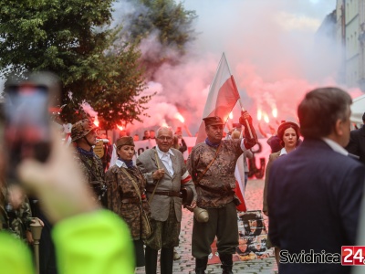 Świdniczanie oddali hołd powstańcom warszawskim. „Oddali życie także za naszą wolność” [FOTO/VIDEO]