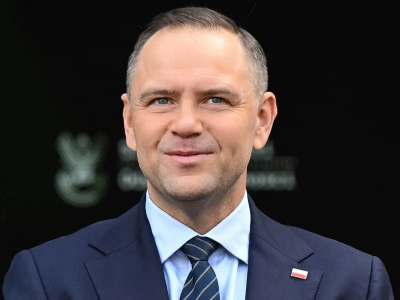 Nawrocki odetnie się od PiS? „Pozory wdzięczności. Buduje swój własny dwór”